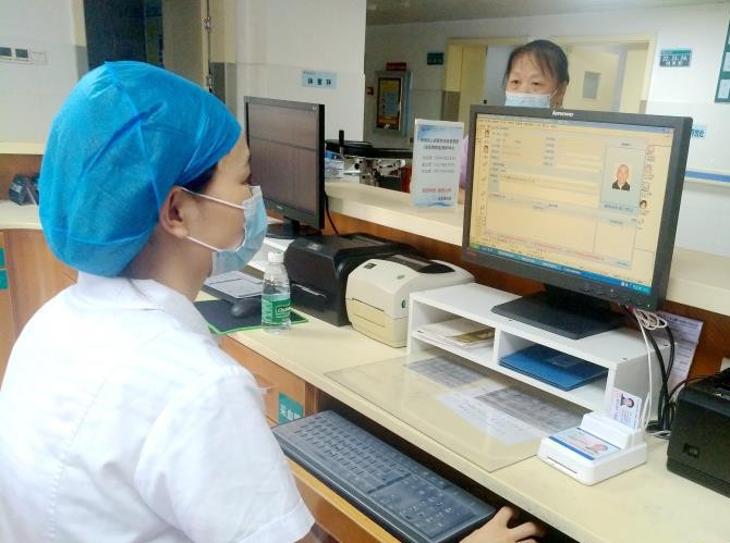 人民醫(yī)院引進身份證社?？ㄗx卡器